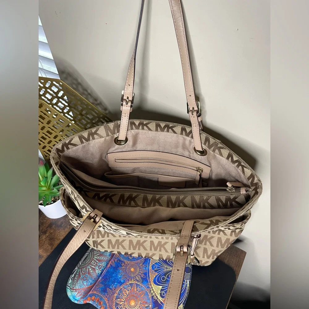 *Authentic* - Picture 4 of 7